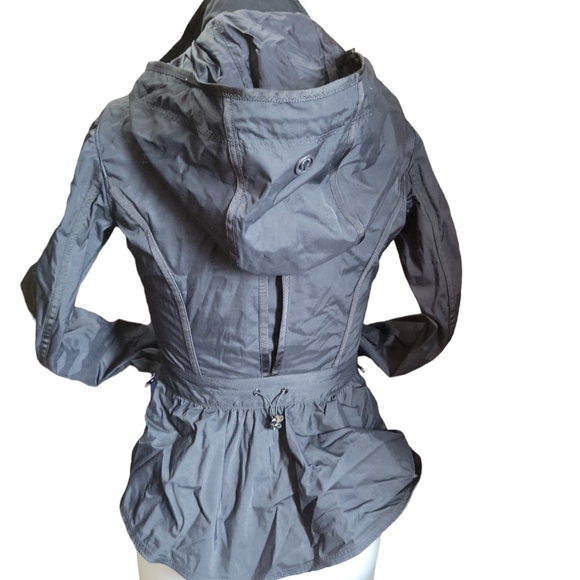 Lululemon black and about jacket - Picture 4 of 12